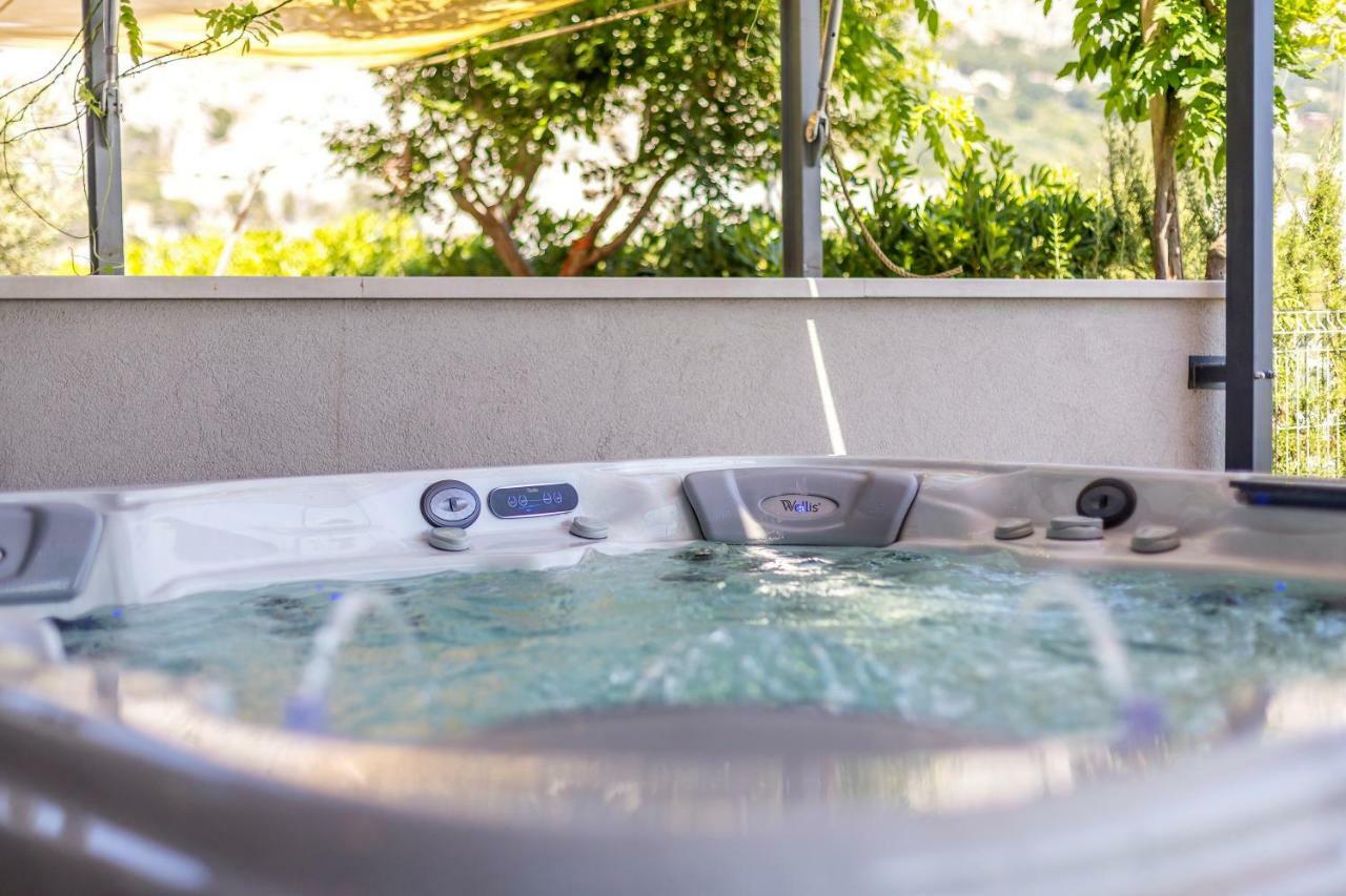 Luxury Apartment With Hot Tub Omiš Exteriér fotografie