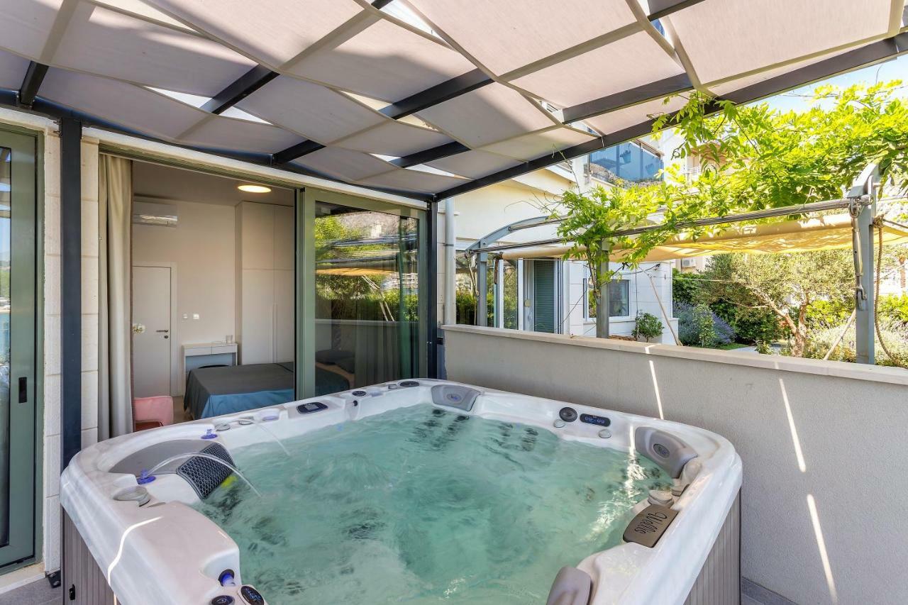 Luxury Apartment With Hot Tub Omiš Exteriér fotografie