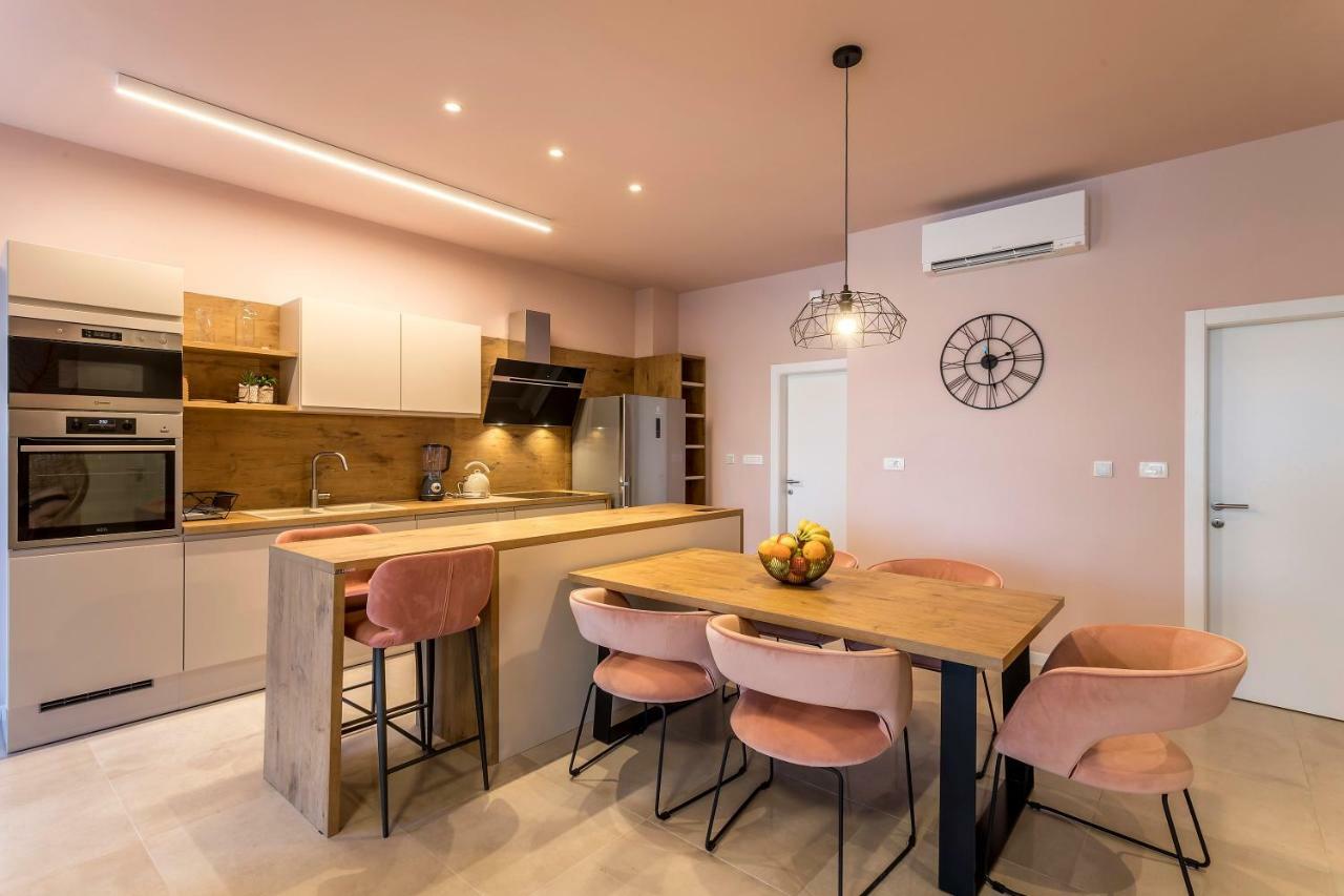Luxury Apartment With Hot Tub Omiš Exteriér fotografie